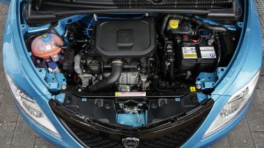 Nuova Lancia Ypsilon Hybrid: il 3 cilindri elettrificato assicura ridotti consumi di benzina 