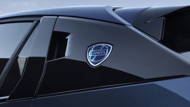 Nuova Lancia Ypsilon: il montante C con lo scudetto Lancia