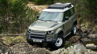 Nuova Land Rover Defender 2020: supera quasi tutti gli ostacoli