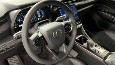 Nuova Lexus LBX: abitacolo lussuoso e tanta tecnologia digitale