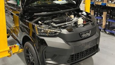 Nuova Ligier JS50 Revo D+: la microcar sulla catena di montaggio
