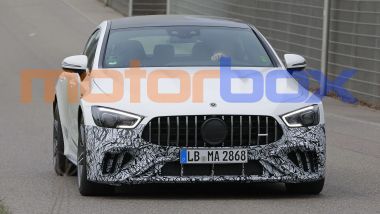Nuova Mercedes-AMG GT 4: le foto spia del restyling