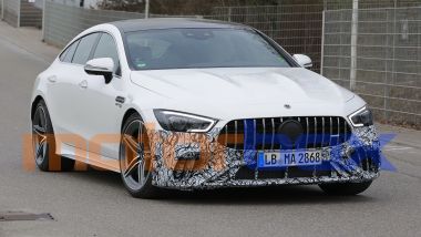 Nuova Mercedes-AMG GT 4: visuale frontale