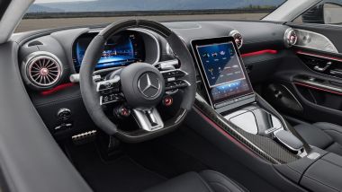 Nuova Mercedes-AMG GT: l'abitacolo sportivo e raffinato della granturismo di Affalterbach