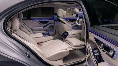 Nuova Mercedes-Benz Classe S: sedili a chaise longue e infotainment MBUX posteriore