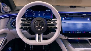 Nuova Mercedes-Benz Classe S: tornano comandi fisici sul volante