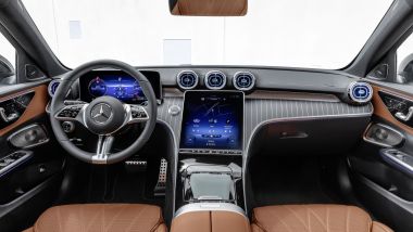 Nuova Mercedes C 220 d All Terrain: l'abitacolo lussuoso e ottimamente rifinito