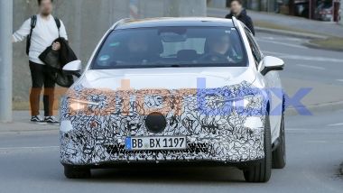 Nuova Mercedes CLA Shooting Brake: le pellicole mimetiche nascondono l'inedito design