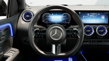 Nuova Mercedes Classe B: volante con comandi touch e due display da 10,25'' optional