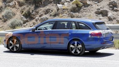 Nuova Mercedes Classe C SW: fari a LED con il logo della Stella come i modelli più recenti