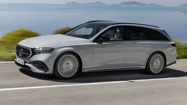 Nuova Mercedes Classe E, i prezzi per il mercato italiano: la station wagon vista da davanti
