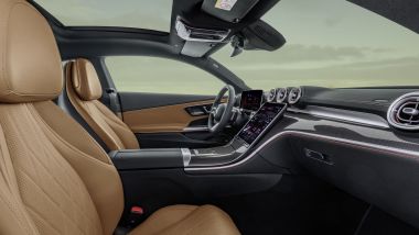 Nuova Mercedes CLE, abitacolo lussuoso e tecnologico