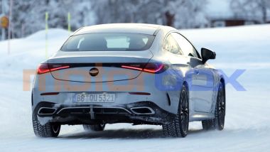 Nuova Mercedes CLE: i muletti della coup&eacute; fotografati durante i test dinamici invernali