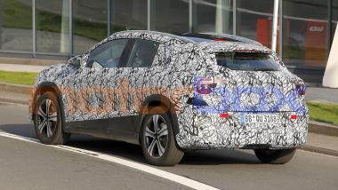 Nuova Mercedes GLA: da dietro si riconosce una probabile inedita firma luminosa