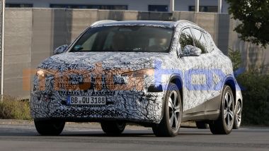 Nuova Mercedes GLA: design sportivo e aerdfoninamico, forse con griglia illuminata