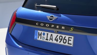 Nuova Mini Cooper 2024, il nuovo look del posteriore