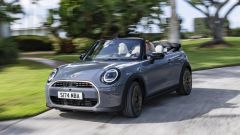 Nuova Mini Cooper Cabrio 2025: informazioni, foto e motori