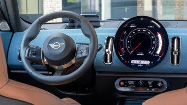 Nuova Mini Countryman SE ALL4, volante e infotainment