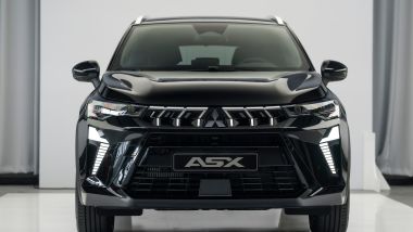 Nuova Mitsubishi ASX 2025, la griglia frontale