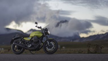 Nuova Moto Guzzi V7 Sport: a EICMA 2024 arriva la bicilindrica di Mandello del Lario