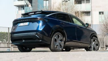 Nuova Nissan Ariya, il lato B resta uguale?
