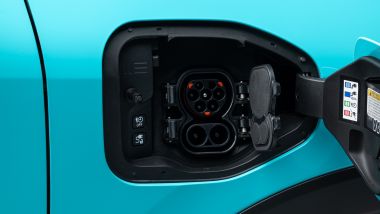 Nuova Nissan Leaf: ricarica fino a 150 kW