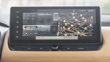 Nuova Nissan X-Trail: il display del sistema multimediale connesso al web