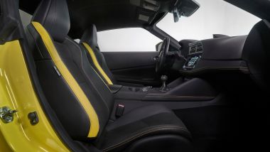 Nuova Nissan Z 2023: i sedili gialli della Proto Spec