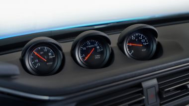 Nuova Nissan Z 2023: i tre strumenti analogici a centro plancia