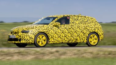 Nuova Opel Astra 2021: visuale laterale
