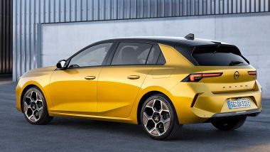 Nuova Opel Astra-e: debutto nel 2023 per la berlina 5 porte elettrica