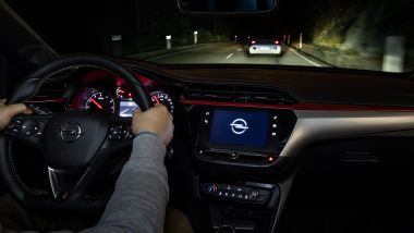 Nuova Opel Corsa: debuttano i fari Intellilux LED
