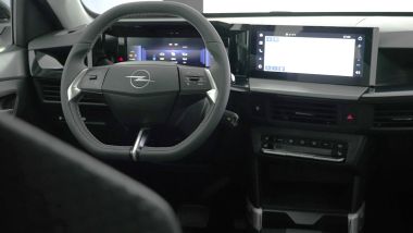 Nuova Opel Frontera Electric 2025, volante e strumentazione