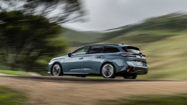 Nuova Peugeot 308: al debutto il facelift per berlina e station wagon