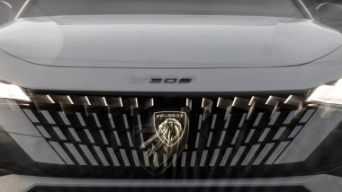 Nuova Peugeot 308: fari nuovi con mascherina e logo del Leone illuminati