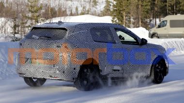 Nuova Peugeot 5008: i prototipi mimetizzati durante i collaudi invernali