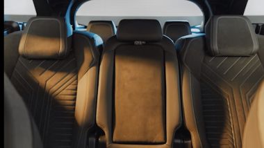 Nuova Peugeot e-5008: la terza fila di sedili permette di ospitare fino a 7 passeggeri