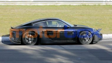 Nuova Porsche 718 Cayman EV, vista laterale