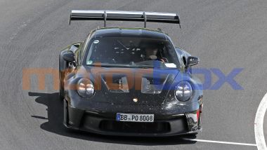 Nuova Porsche 911 GT2 RS: il suo motore 6 cilindri boxer 3.8 litri punta a oltre 700 CV