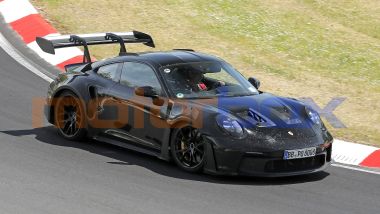 Nuova Porsche 911 GT2 RS: la supercar avvistata durante i collaudi in pista