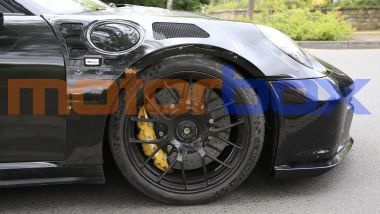 Nuova Porsche 911 GT3 RS: i freni carboceramici con pinze gialle