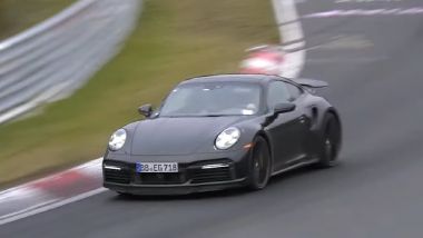 Nuova Porsche 911 ibrida: reazioni meno equilibrate del solito