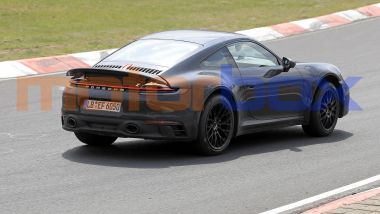 Nuova Porsche 911 Safari: la Casa tedesca prepara una versione crossover della sua sportiva