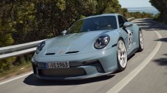 Nuova Porsche 911 S/T 2023: motore GT3, telaio ultraleggero. Video