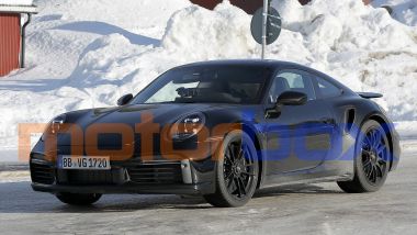 Nuova Porsche 911 Turbo: la supercar tedesca potrebbe arrivare con motore ibrido