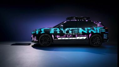 Nuova Porsche Cayenne EV: anche con piastra di ricarica a induzione