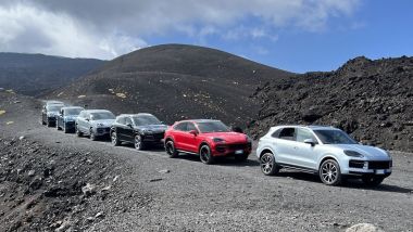 Nuova Porsche Cayenne: il SUV tedesco sulle pendici dell'Etna