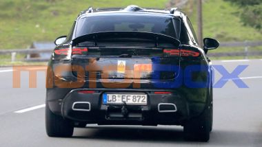 Nuova Porsche Macan EV: batteria da 100 kWh e autonomia di circa 500 km