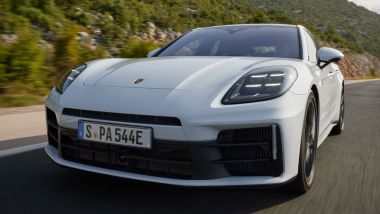 Nuova Porsche panamera 4S e-hybrid: la potenza è di 544 CV