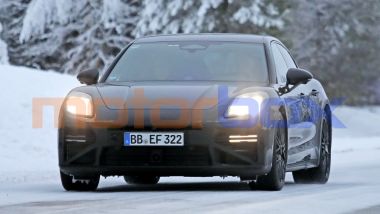 Nuova Porsche Panamera: la zona anteriore sar&agrave; modificata con un paraurti diverso